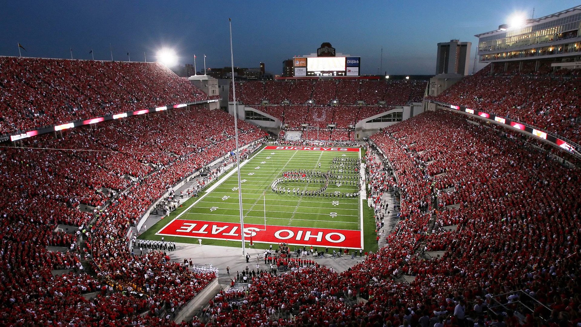 “悬崖边的赛段”——极限中的生死瞬间，悬崖边沿