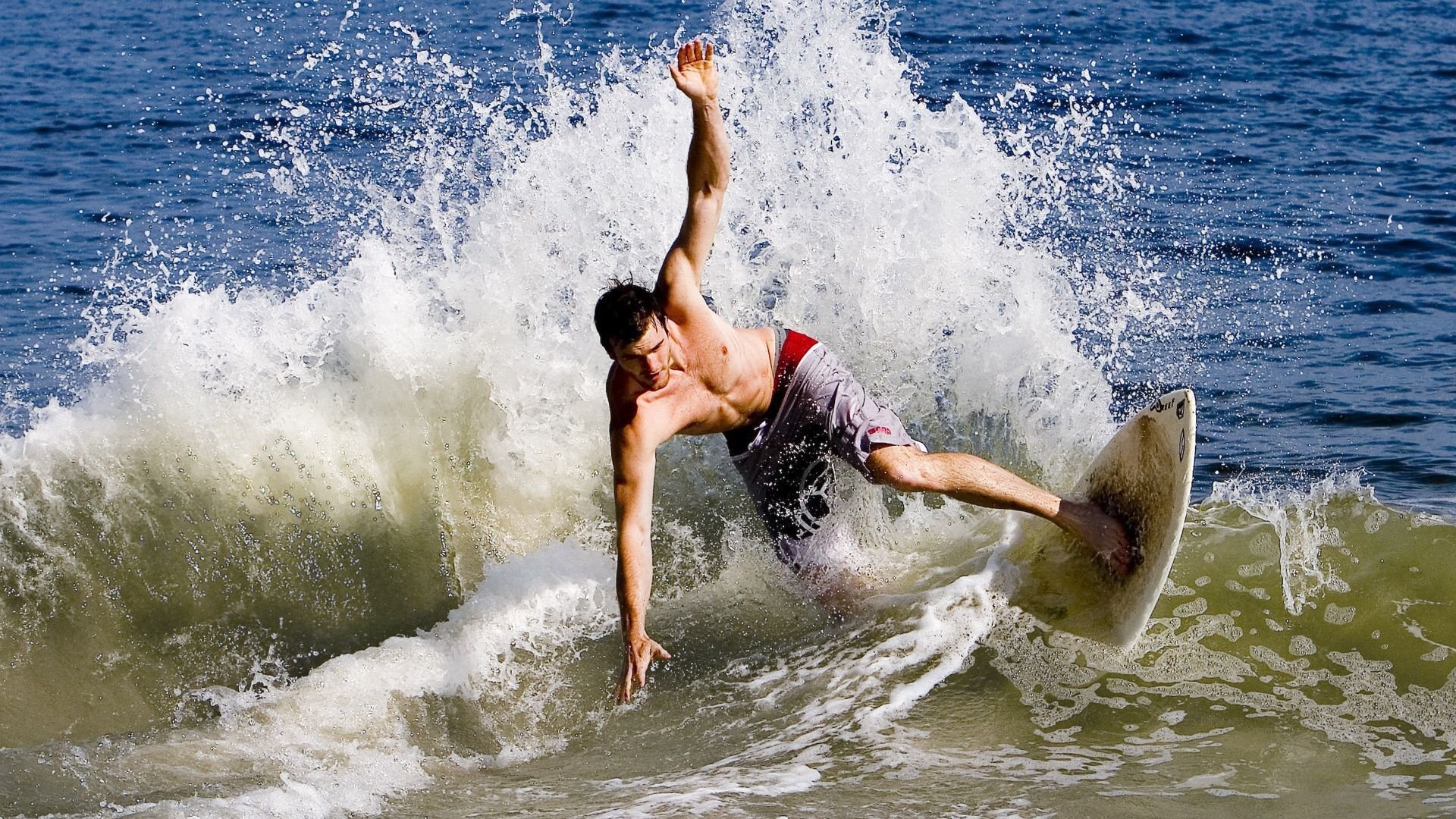 安德烈斯·特米尼奥和埃莉亚·卡纳莱斯在欧洲锦标赛中打破西班牙反曲弓混合团体纪录