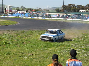 爱游戏-“三叉湖飞盘赛：速度与精准的完美结合，精彩不断”